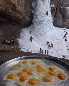 آبشار یخ زده خور
