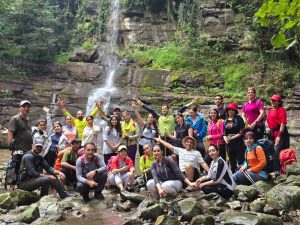 راهنمای کامل آبشار های آلوبن و فرارود 2 آبشار آلوبن