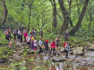 راهنمای کامل آبشار های آلوبن و فرارود 3 آبشار های آلوبن و فرارود