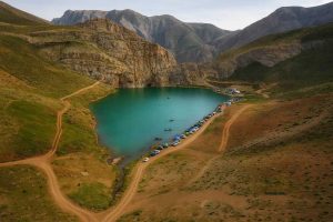 معرفی تنگه میشینه مرگ (لاسک)؛ بهشتی بکر در فیروزکوه 3 دریاچه لزور