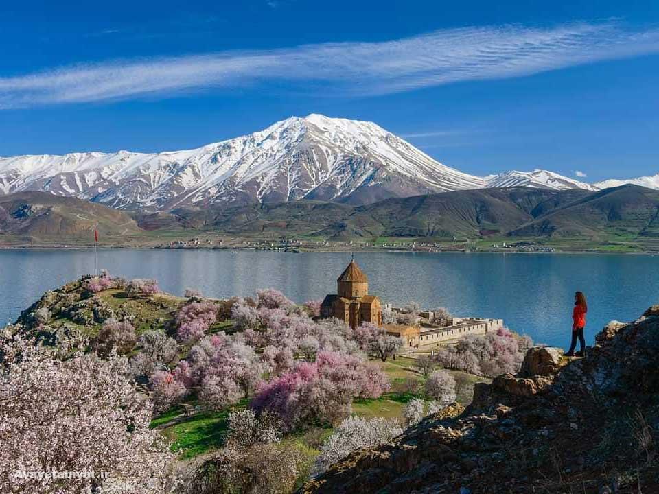تور صعود به قله سبحان ترکیه و گشت شهر وان 1 قله سبحان